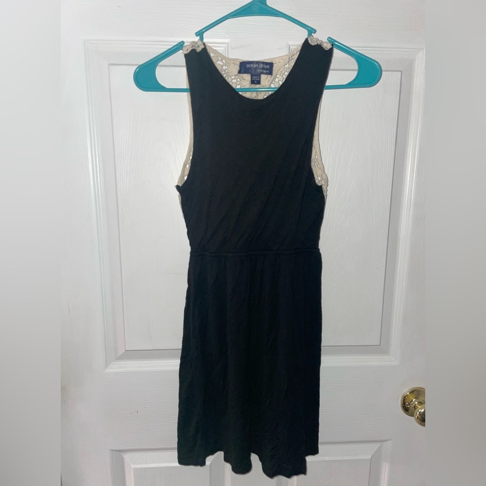 Small dress with lace detailed back - Picture 1 of 4